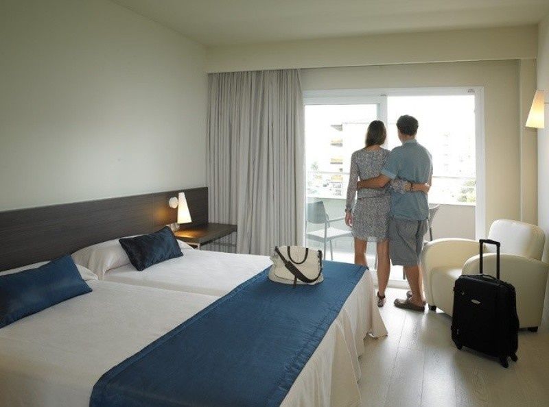Hotel Spa Mediterraneo Park Roses Bagian luar foto