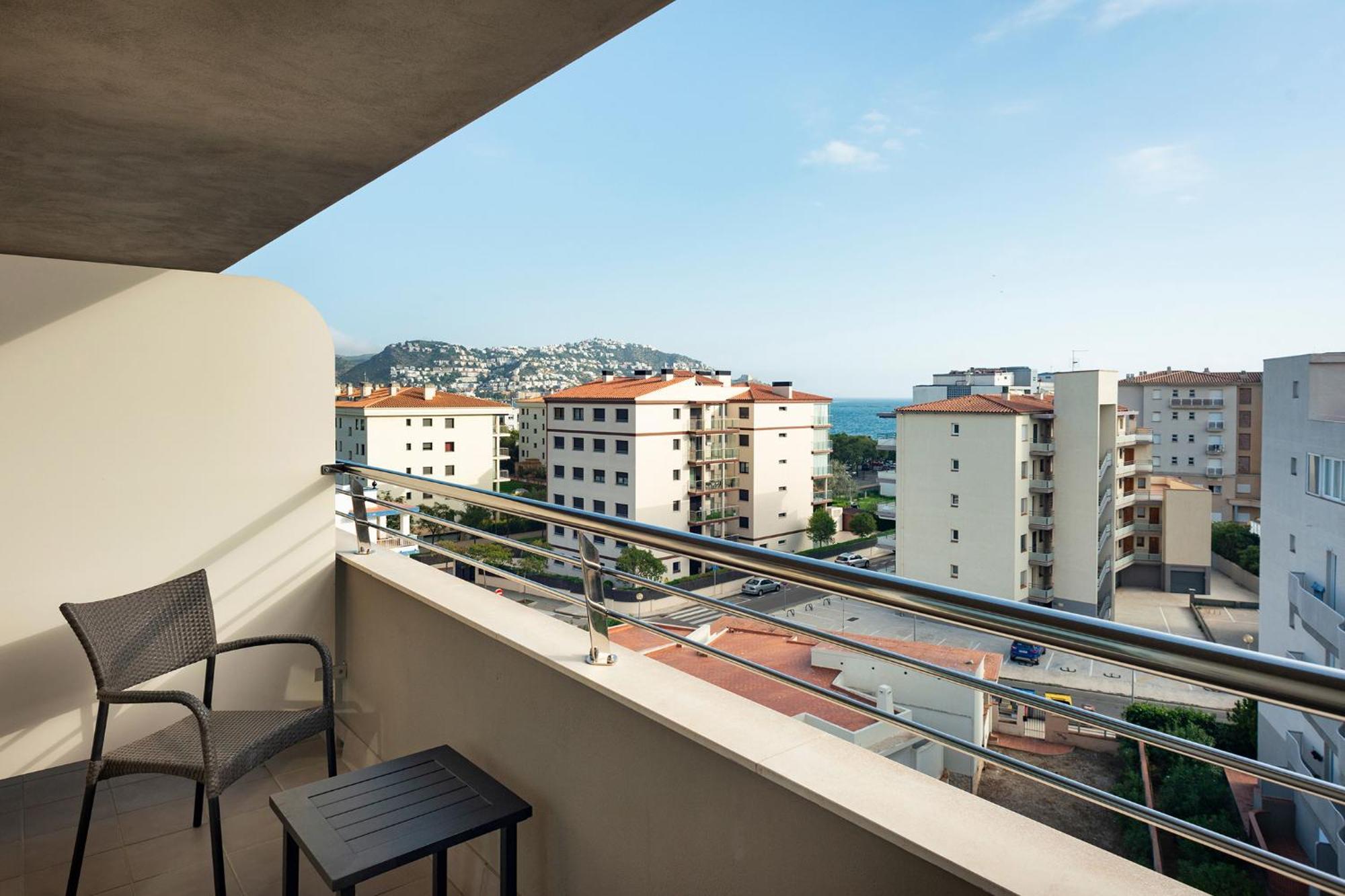 Hotel Spa Mediterraneo Park Roses Ruang foto
