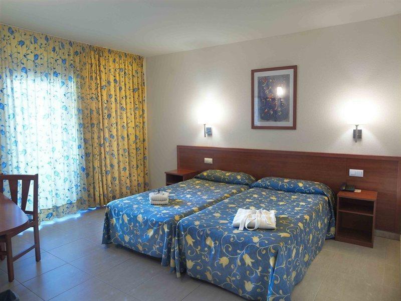 Hotel Spa Mediterraneo Park Roses Bagian luar foto