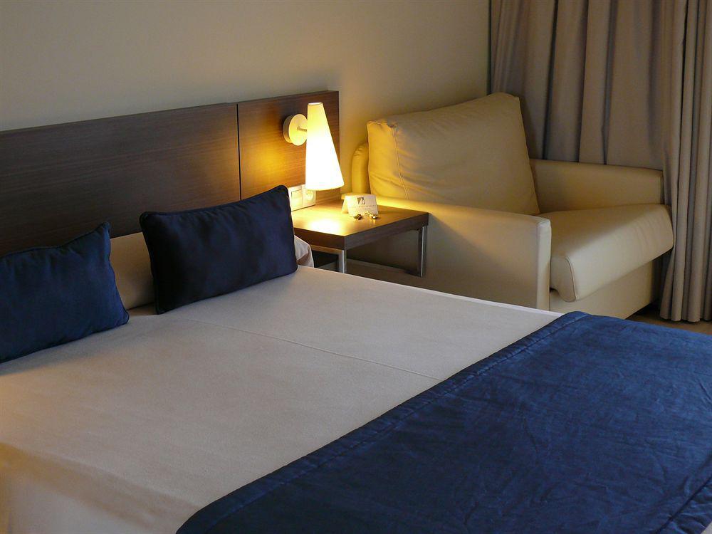 Hotel Spa Mediterraneo Park Roses Bagian luar foto